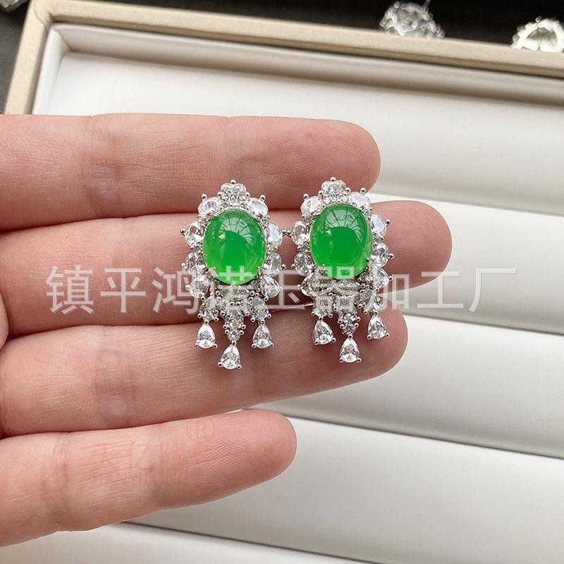 镶嵌玉髓耳钉