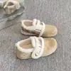 Chinelos de Algodão Slip-On para Mulheres, Modelo Popular 2026, Novos Chinelos Peludos, Tamancos Quentinhos de Pelúcia para o Inverno, Sapatos Estilo Birkenstock
