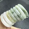Pulseira de Jade Natural Tianshan de Xinjiang Direto do Fabricante, Jade Seda Dourada com Padrão de Flor Flutuante, Pulseira de Jade da Neve Tianshan de Cor Esmeralda