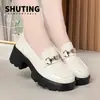 2026 Novos Mocassins de Solado Grosso com Salto Plataforma Aumentador de Altura, Mocassins de Bico Largo, Couro Brilhante, Modelo Popular, Envio Direto da Fábrica