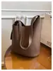 Bolsa Saco de Couro PU Transfronteiriça, Estilo Simples e Casual, Nova Bolsa Tote Versátil de Grande Capacidade, Bolsa de Ombro/Axila de Nicho