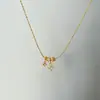 Exquisito colgante de trébol de cuatro hojas color champán de oro genuino, un collar lujoso y elegante con una piedra de circonio y un cierre chapado en oro de cobre