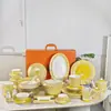 Versión Mejorada del Juego de Vajilla Sunshine de 58 Piezas de Ouge H, Lujo Ligero y Estilo Simple, Tazones de Porcelana de Hueso, Platos, Cucharas, Juego de Café, Juego de Regalo