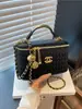 Bolso pequeño cuadrado versátil y de moda, diseño simple, bandolera, estilo Chanel, bolso plisado transfronterizo, nuevo modelo de verano 2026
