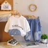 Conjunto de Roupa de Outono para Meninos 2026 Novo Estiloso Infantil Primavera e Outono Casual Moletom Manga Longa Conjunto de Duas Peças Lindo Bebê