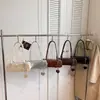 Bolsa Baguete Simples Retrô de Textura de Alta Qualidade 2026 Verão Nova Moda de Nicho Versátil Elegante Bolsa de Ombro de Mão