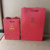 Bolsas de Mano Lao Feng Xiang al por Mayor en Stock, Bolsas de Regalo de Joyería Dorada y Plateada, Bolsas de Embalaje de Papel Cartulina Rojo Blanco