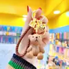 Llavero de Oso Muppet Moda de Alta Gama Personalidad Masculina Llavero de Llave de Coche Muñeco Exquisitos Accesorios para Colgar en Bolsos Llavero para Mujer