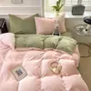 Juego de cuatro piezas de color sólido de terciopelo de leche Clase A, funda de edredón de terciopelo para bebé engrosada de invierno, sábana, juego de tres piezas de ropa de cama para dormitorio