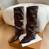 Botas Empilhadas Franzidas com Fivela Pontuda Retrô Femininas Outono Inverno Salto Bloco Calça Botas de Cano Alto Emagrecedoras Botas de Cano Alto da Moda