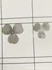 Ventas Directas de Fábrica de Chips de Metal para Computadora, Piezas Accesorias Versátiles Engrosadas con Forma de Flor de Tres Hojas, Venta al Por Mayor del Fabricante