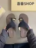 Sandalias de dedo de color liso estilo coreano de nicho para mujer, nuevas sandalias romanas casuales planas para primavera y verano 2026