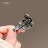 Nuevo Broche Pin Sencillo de Zirconia Negra tipo Pistola con Dibujo de Mapache Accesorios de Moda de Corea del Sur Pinza de Pato para Mujer