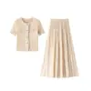 Conjunto Elegante Plissado Estilo Chanel de Alta Qualidade. Conjunto Elegante com Saia Flare Estilo Workwear Inspirado em Design Único Estilo Issey Miyake