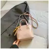 Bolsa de Mão Minimalista Tendência para Mulheres 2026 Nova Nicho de Luxo Versátil Bolsa de Ombro Exquisita Bolsa Transversal tipo Balde