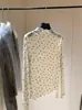 Top HERS em camadas estilo coreano com estampa floral, criando um visual suave e descontraído; Camiseta de manga comprida para mulheres, inverno 2026