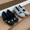 Sapatos de Pelúcia Cinza com Strass para Mulheres, Novo Estilo Fada Francesa Inverno 2026 Sapatos de Algodão Macios e Grossos para Aumentar a Altura para Mulheres