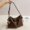 Bolsa feminina de grande capacidade, nova moda outono 2026 vintage, bolsa tote para o dia a dia, bolsa de ombro de luxo leve de alta qualidade