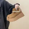 Botas Curtas Emagrecedoras Estilo Nicho Versátil Moda Plataforma Tendência Aumento de Altura Botas Martin para Mulheres Novo Modelo Outono e Inverno 2025