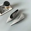 Zapatos de mujer con punta 2026 primavera/otoño nuevo estilo para ir al trabajo, tacón de cuña bajo, cómodos para los pies, adecuados con faldas, zapatos de trabajo, en stock