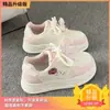 Zapatos Blancos de Suela Gruesa para Fiesta de Estudiantes Mujer Nuevo Estilo 2026 Más Vendidos Zapatos de Pan Lindos Nicho Versátiles Casuales Deportivos Zapatos de Skate