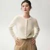 26 Outono Novo Cardigã Feminino Simples de Tricô Cashmere para Bebê com Gola Redonda e Botões Delicados de Renda com Brilho Peça de Roupa Externa Macia e Confortável