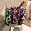 Diadema Trenzada Bicolor para Primavera y Verano con Ala Ancha, Diseño de Copa Alta, Efecto Adelgazante del Rostro, Adecuada para Salidas Diarias y Lavado de Cara