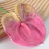 ¡Guau! Flores Artificiales Rojas de Anturio y Fucsia Fuego Hechas a Medida y Plantas Verdes para Decoración de Pasillo de Boda