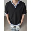 Camiseta de Manga Corta con Cuello en V de Estilo Americano Falso Dos Piezas para Hombre, Top de Verano Estilo Sencillo con Moderno Diseño de Patchwork Rayado de Media Manga