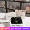 Una generación de cabello fragancia pequeña cadena de lujo ligero bolsa de axila 2024 alta sensación rombos bolso bandolera mujer venta al por mayor