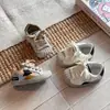 Sapatos Casuais Infantis Modernos de Concha Estrela de Cinco Pontas 2026 Novos Sapatos de Outono para Meninos Estilo Coreano Respiráveis Casuais para Meninas Tendência