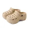 Zapatos ligeros de tacón alto perforados para usar al aire libre, cómodos y lindos, estilo casual de verano popular para mujeres, parejas y enfermeras