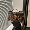 Bolso Pequeño Cuadrado Portátil con Estampado de Leopardo de Nicho Retro Transfronterizo para Mujer Nuevo para Principios de Primavera Conveniente Bolsa de Almacenamiento Bolso Bandolera de Viaje