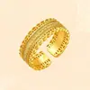 Anel Tradicional Oriental Dourado Antigo Estilo Wang Anyu com Borda Rendada Vazada e Design de Espiga de Trigo para Mulheres