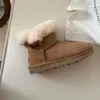 Botas de Neve Sangpo de Pele de Ovelha Femininas 2026 Inverno Fivela de Chifre Cano Curto Casuais Acolchoadas Quentes Sola Lisa Botas Curtas