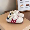 Tenis de cuero para bebé, zapatos casuales transpirables para niña, nuevo modelo primavera 2026, zapatos antideslizantes para niño pequeño, versión coreana