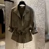 Camisa com Lapela Francesa Cintura Marcada Outono Inicial 2026 Novo Versátil para o Trabalho Design Sense Verde Militar Emagrecedor Top Roupa Feminina