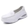 Sapatos de enfermeira com amortecimento a ar femininos primavera e verão couro vazado sola grossa sola macia respirável sapatos de trabalho médicos especiais em estoque atacado