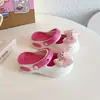 Zapatos para niña Mary Jane con agujeros, sandalias para bebé para exteriores, sandalias antideslizantes para interiores, zapatos de playa lindos de dibujos animados