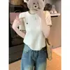 Camiseta Curta de Tricô com Coração Bordado Manga Curta Feminina Verão 2026 Novo Design Color Block Gola Redonda Cropped ins