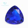 Anillo de zafiro con superficie de cristal azul, piedra desnuda, fondo puntiagudo artificial, triángulo grueso y afilado, venta al por mayor de fábrica