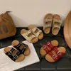 Sandálias estilo Birkenstock de sola grossa para mulheres, para uso externo no verão, nova moda 2025 estilo fada, sandálias de praia macias de calçar