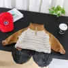Conjunto Informal Estilo Coreano para Niños de Uno a Cinco Años 2026 Nuevas Llegadas para Niños Otoño Manga Larga Cuello Alto Rayado Conjunto de Dos Piezas Moderno