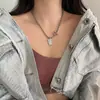 Chica dulce genial y sexy acero de titanio hebilla ot costura Queen Square collar femenino diseño de nicho moderno sentido AB collar AB cadena para clavícula yb