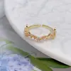 Anel de Trevo de Quatro Folhas de Cobre e Zircônia Europeu e Americano Mais Vendido Feminino Leve de Luxo High-End Aberto Ajustável Nicho Flor Anel