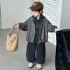 Moda Casual para Niños Niños Chaqueta con Estampado Floral Pequeño Sudadera con Cara Sonriente Pantalones Casuales Conjunto de Tres Piezas Ropa de Otoño Ropa de Moda para Niños