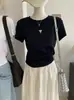 Camiseta Bordada de Manga Corta Kekezoon con Tres Rayas Verticales, Top Versátil de Cuello Redondo Ajustado al Cuerpo Venta al por Mayor 7873