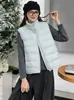Elegante y ligero chaleco de algodón grafito para mujer, con cuello alto, un nuevo diseño otoño/invierno 2026, y un look versátil y a la moda.