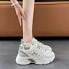 Tênis Esportivos de Tamanho Pequeno Sola Grossa Aumentadores de Altura Sapatos de Pai Novos Versáteis para o Trabalho Casual Sapatos de Malha Respirável Confortáveis Sapatos Femininos