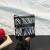 Bolsa Saco de Alto Padrão para Comércio Exterior para Mulheres 2025 Nova Moda Versátil Bolsa de Ombro Design de Nicho Bolsa Carteiro Crossbody
